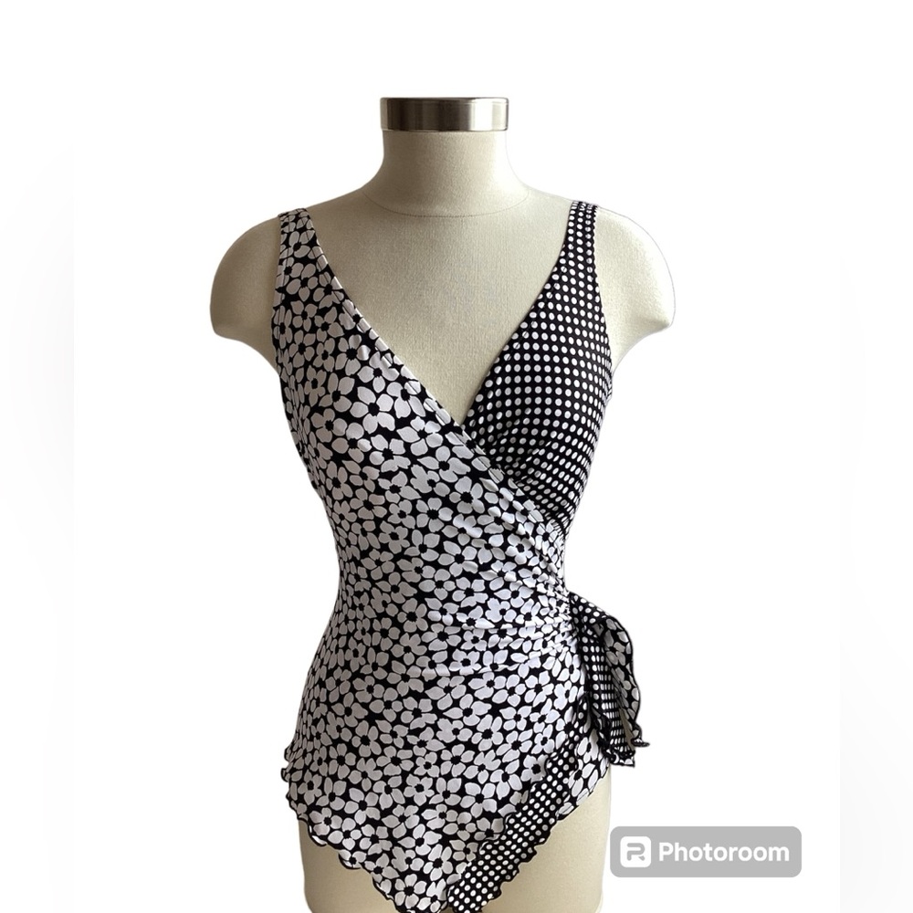 NWOT Swim Suit (SwimShaper)